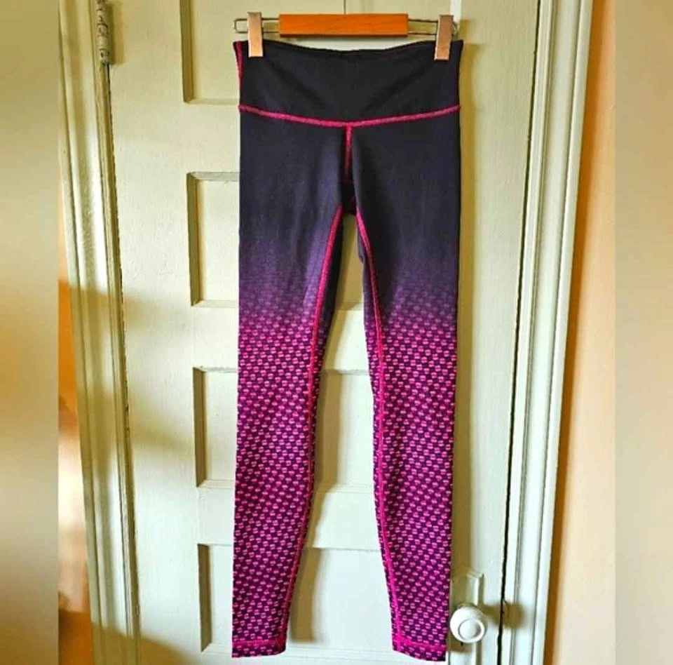 Size 4 Lululemon Wonder Under III berry pink black leggings 4 Re