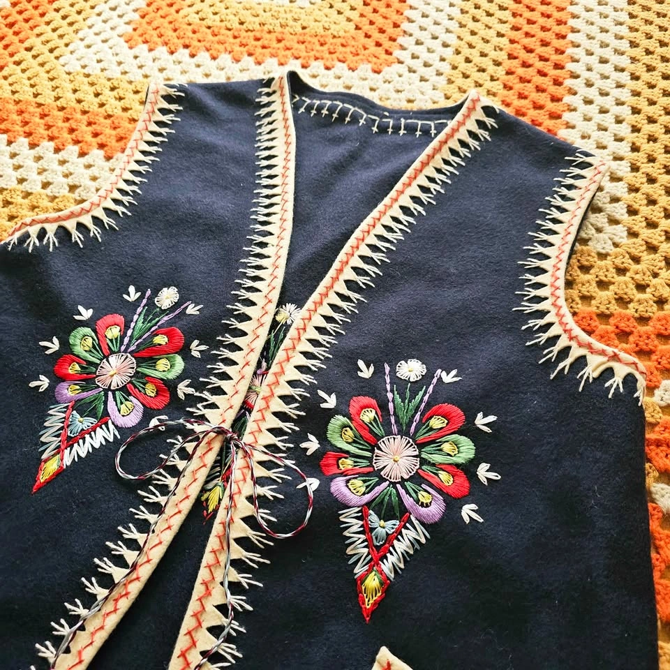 Vintage 1970s Polish Kamizelka Handmade Embroidered Wool Vest - photo 3