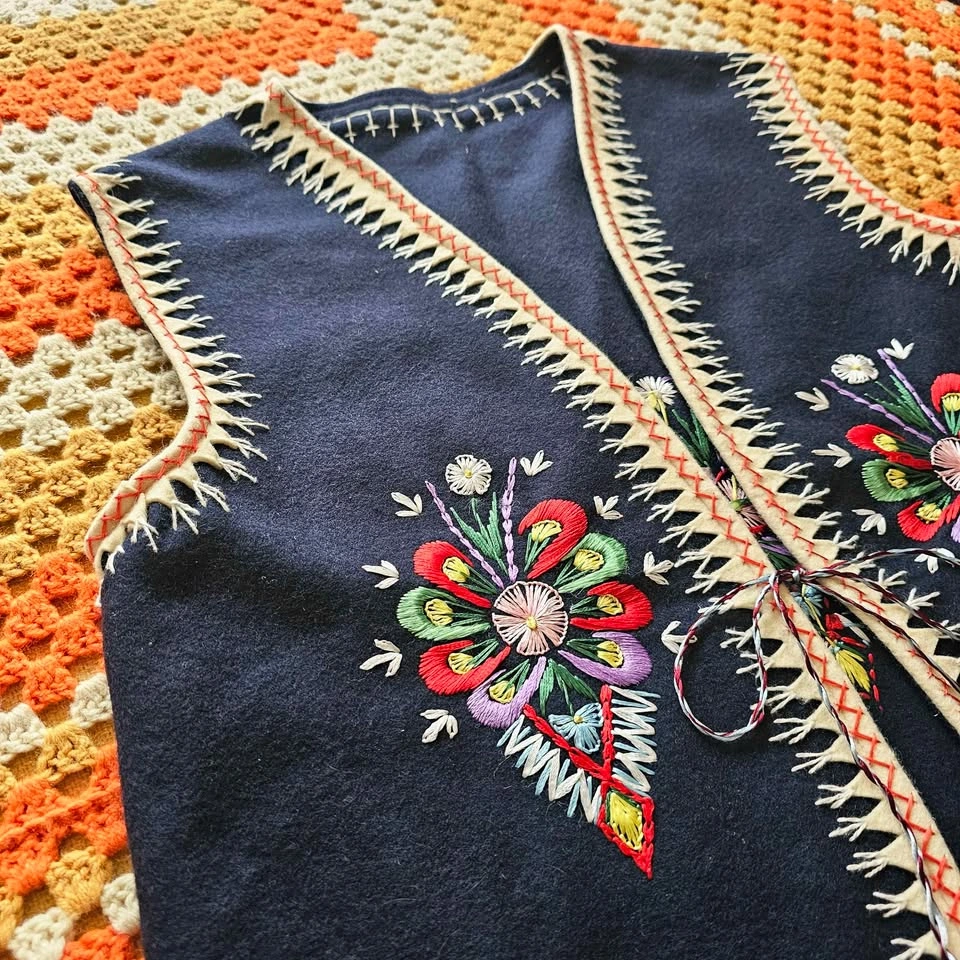 Vintage 1970s Polish Kamizelka Handmade Embroidered Wool Vest - photo 4