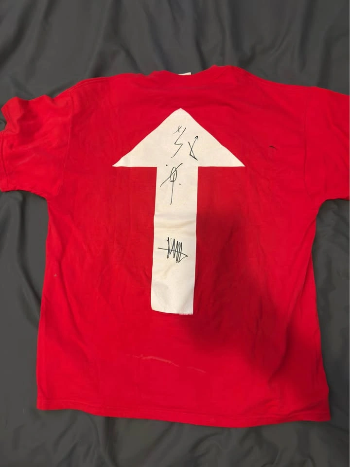 Autographed 30 Seconds to Mars tshirt - photo 2