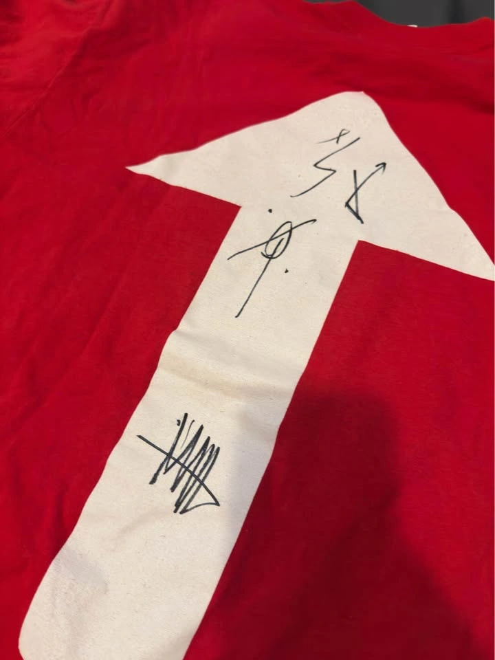 Autographed 30 Seconds to Mars tshirt - photo 3