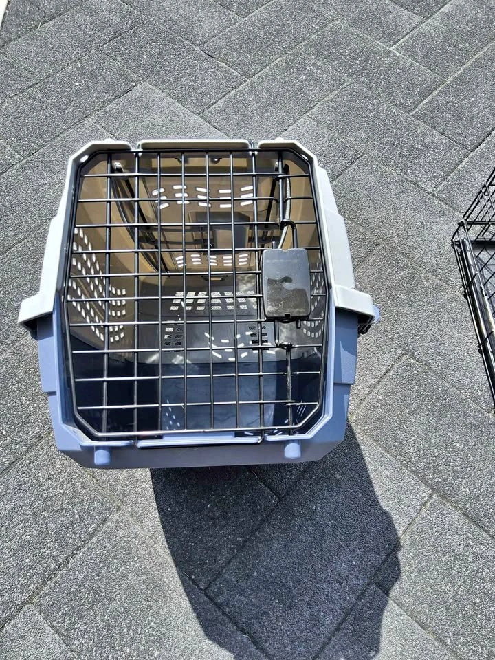 Hard-Sided 2-Door Pet Carrier – Excellent Condition!