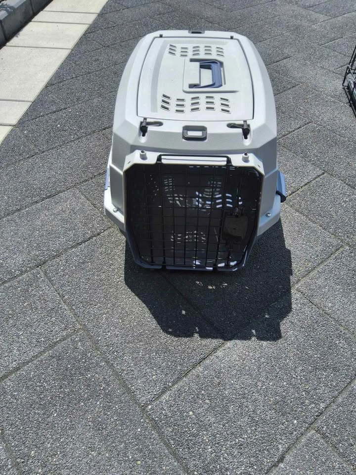 Hard-Sided 2-Door Pet Carrier – Excellent Condition! - photo 4