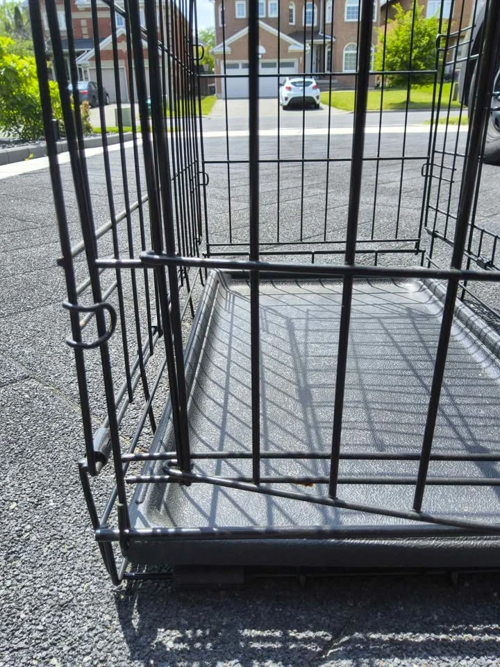 Top Paw 22" Small Dog Wire Crate w/ Divider - Like New - photo 3