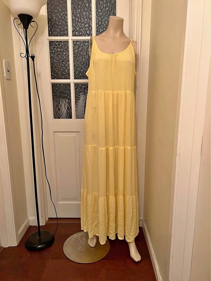 ⚽ Long Yellow dress