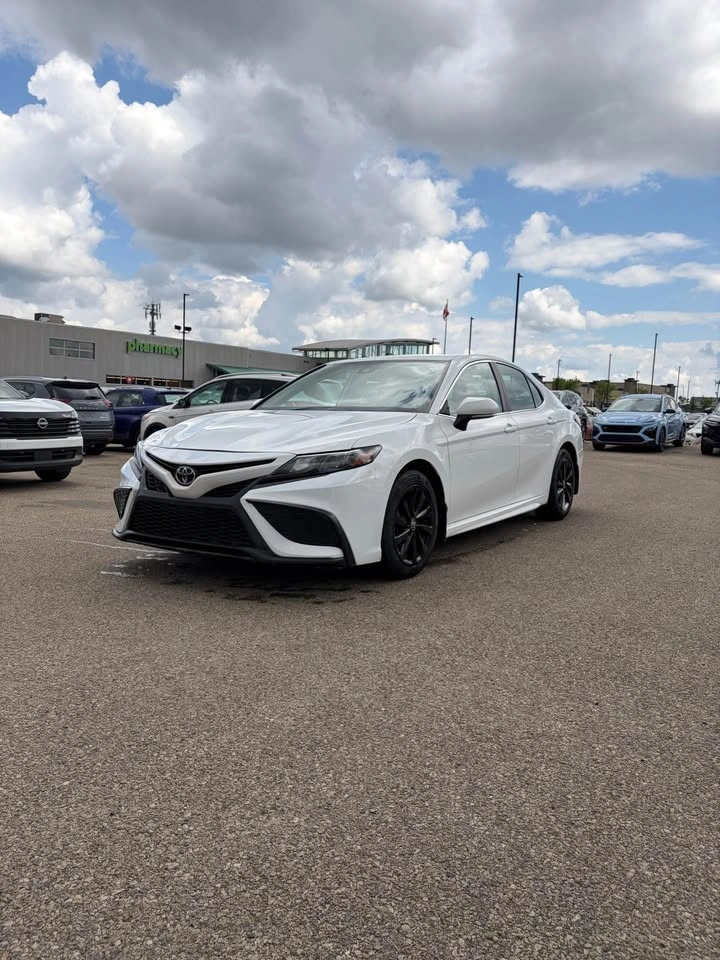 2021 Toyota Camry - photo 2