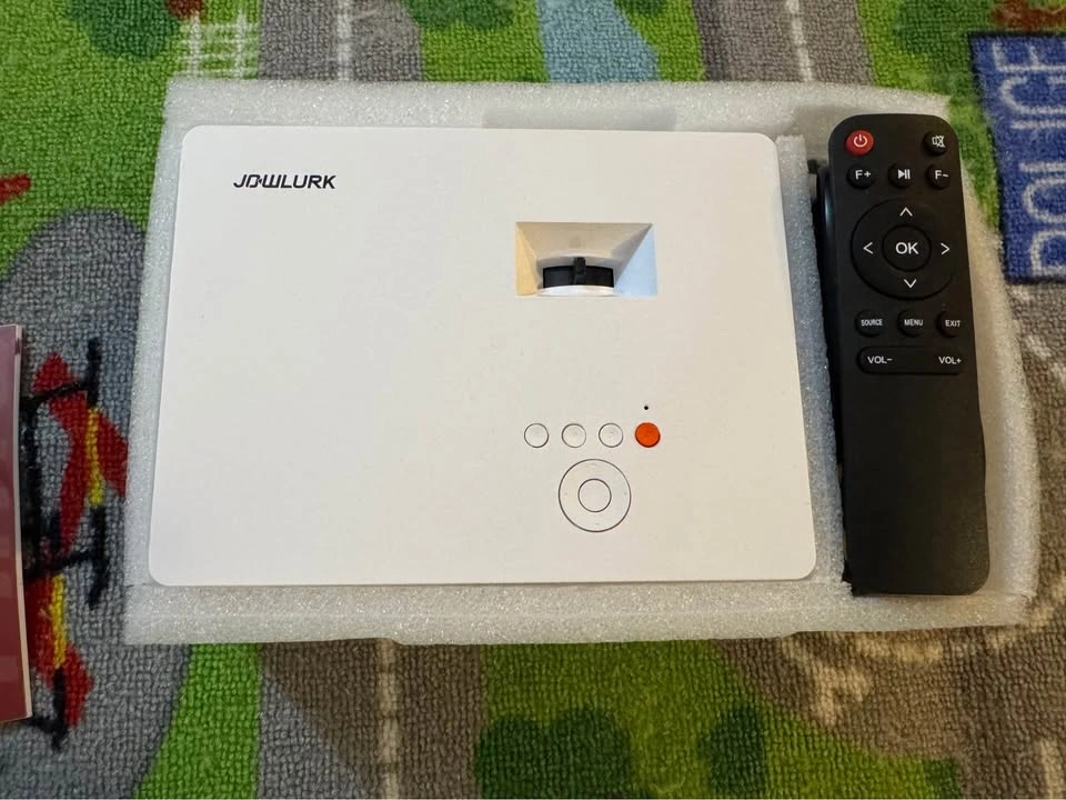 ⚽️ Jowlurk Mini Video Projector A8 + 120 inch Screen - photo 3