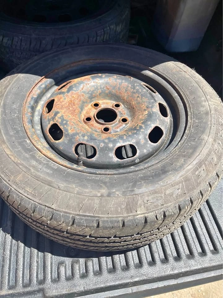 195/65R15 two tires with rims