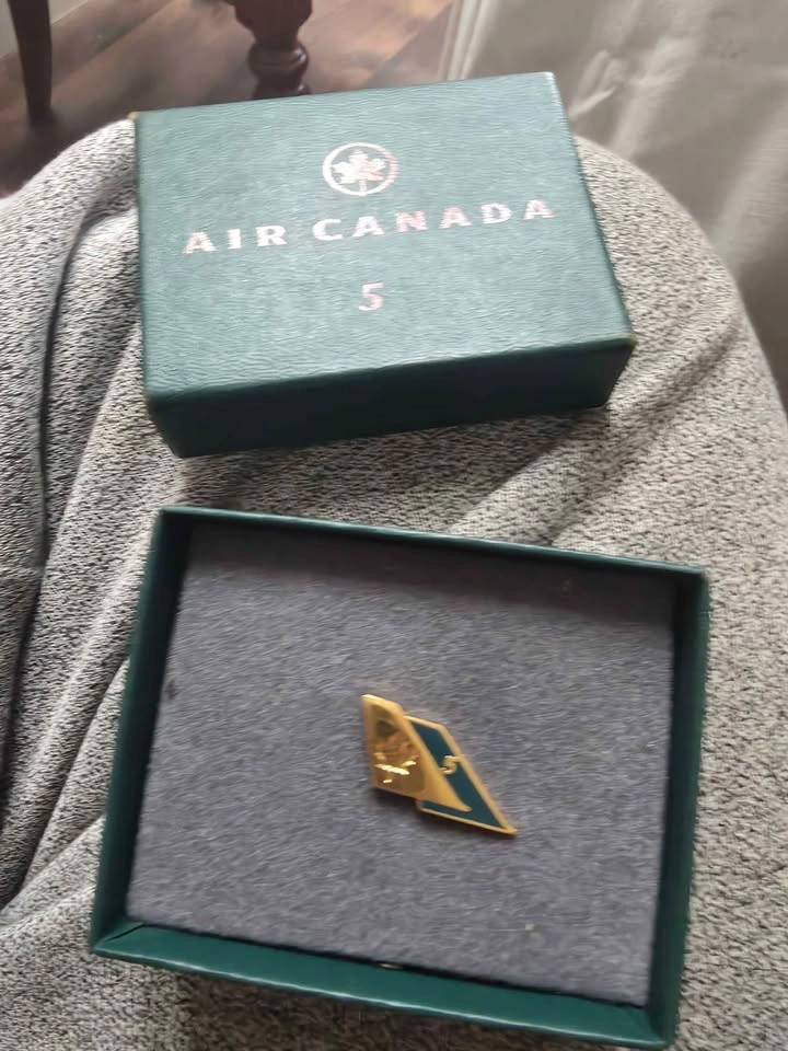 Vintage Air Canada 5-Year Employee Service Pin - photo 2