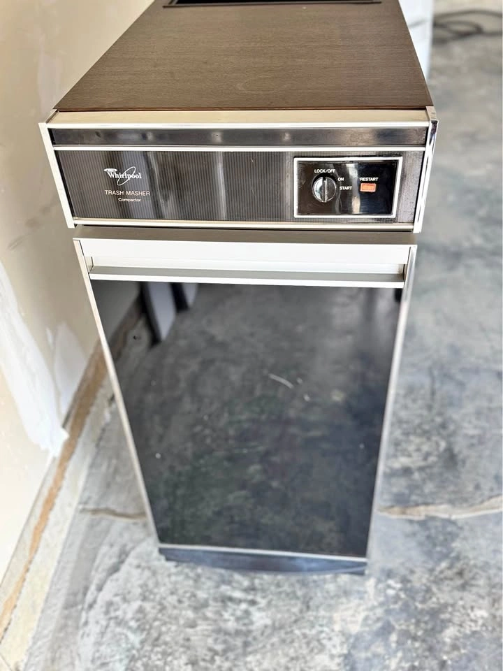 Whirlpool Trash Compactor – EXCELLENT CONDITION – $30