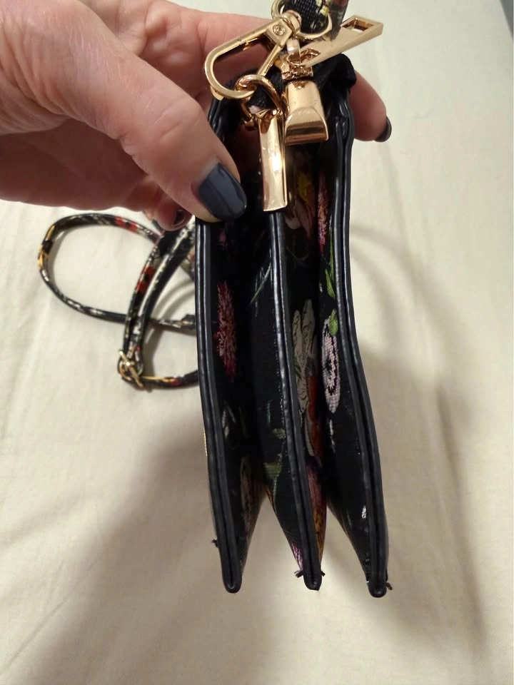 Floral Clutch/Crossbody/Wristlet - brand new - photo 4