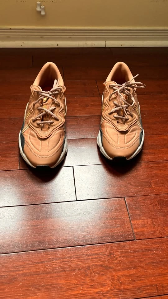 Adidas Ozweego Size 12 - photo 3
