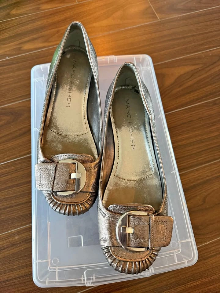 Womens shoes metallic