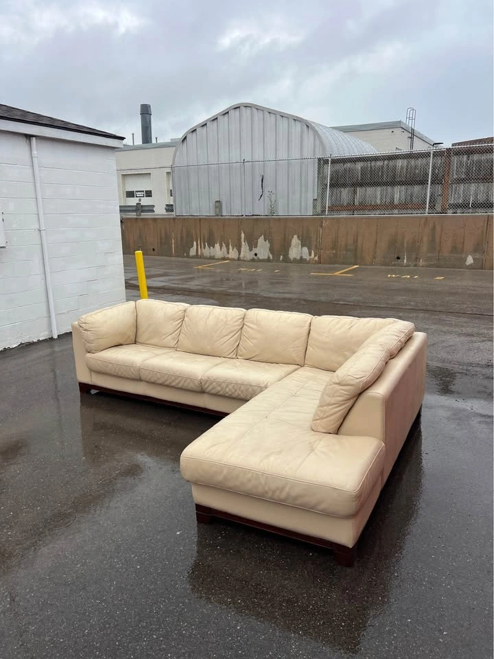 Leather Cream/White L Sectional can also deliver for free - photo 2