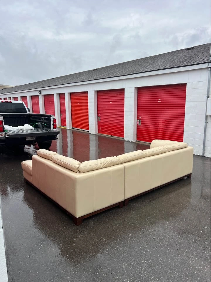 Leather Cream/White L Sectional can also deliver for free - photo 3