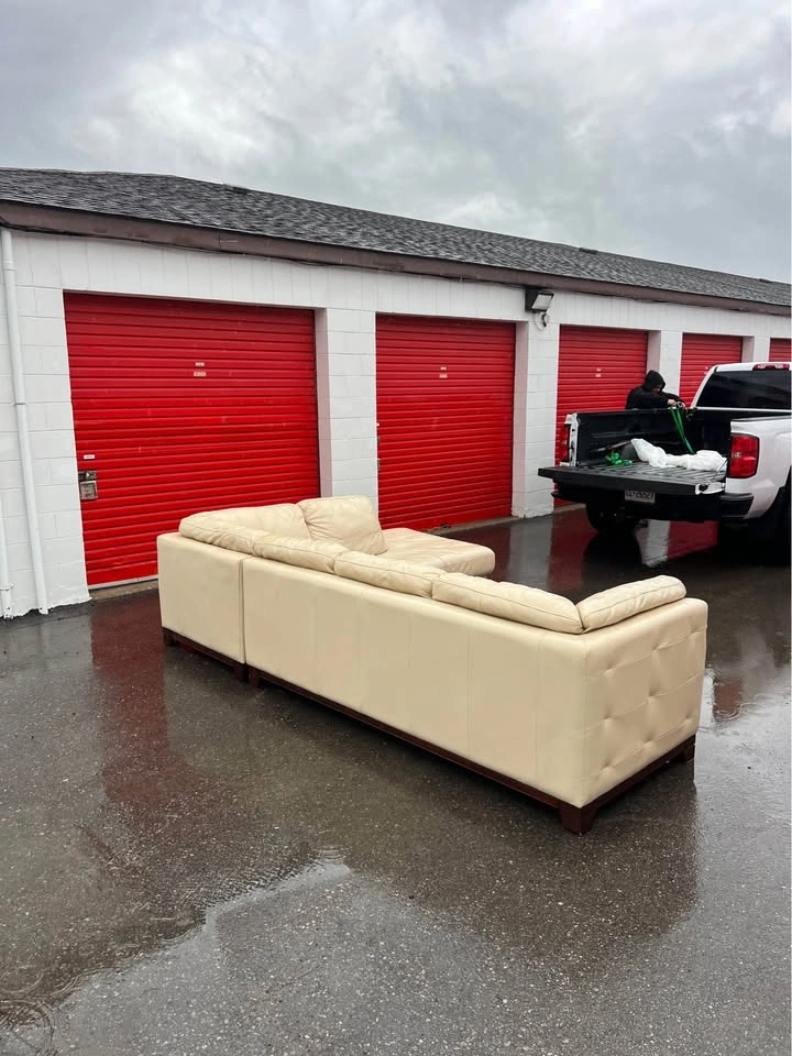 Leather Cream/White L Sectional can also deliver for free - photo 4