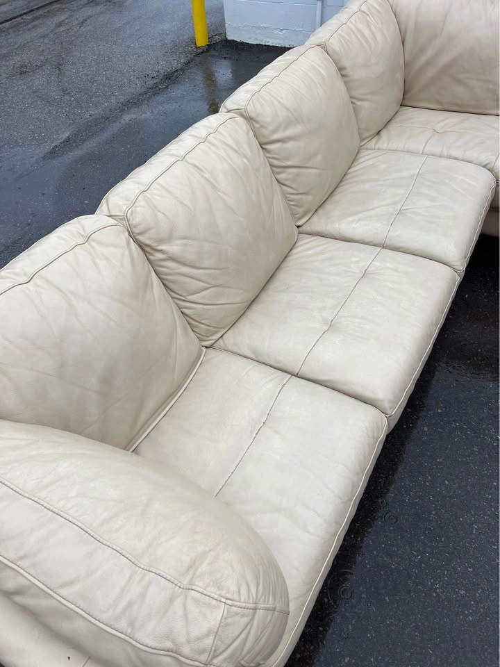 Leather Cream/White L Sectional can also deliver for free - photo 5