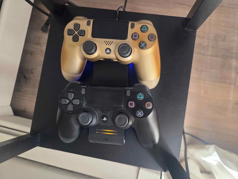 PlayStation 4 Pro 1TB Console Bundle - Like New - photo 2