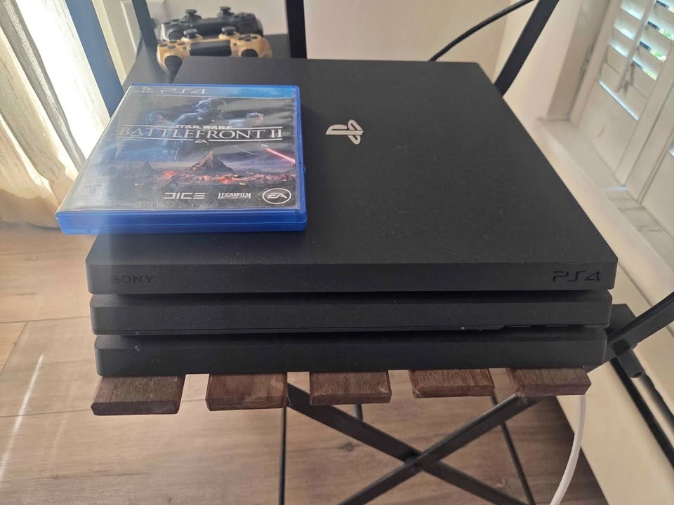 PlayStation 4 Pro 1TB Console Bundle - Like New - photo 3