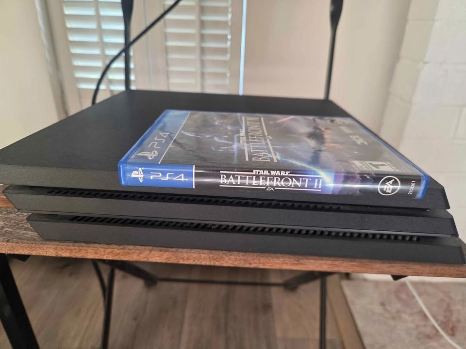PlayStation 4 Pro 1TB Console Bundle - Like New - photo 4