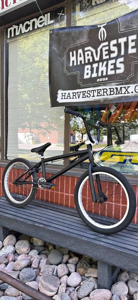 Hutch Shooter 20” BMX Bike (Upgraded Brakes)