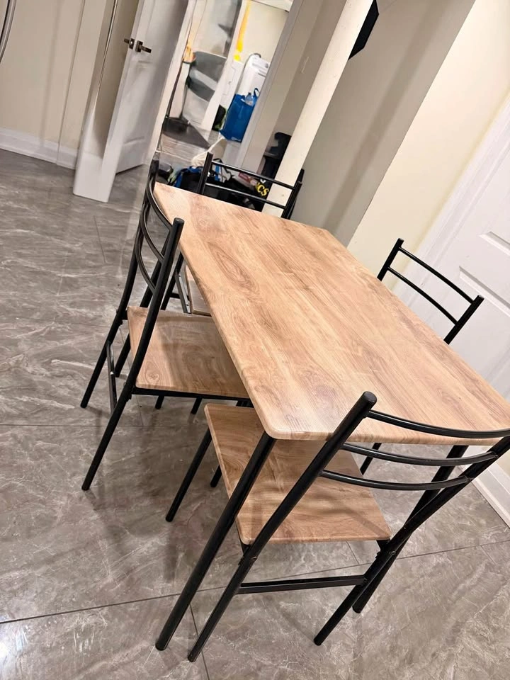 4-Piece Dining Set – Excellent Condition