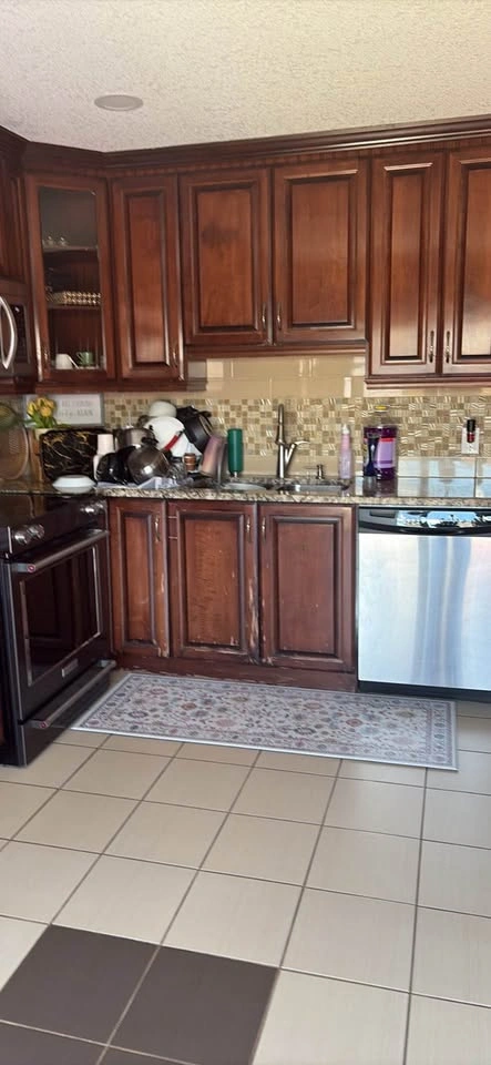 3-Bedroom House for Rent in Whitehorn - photo 2