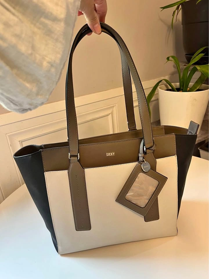 ⚽ DKNY bag