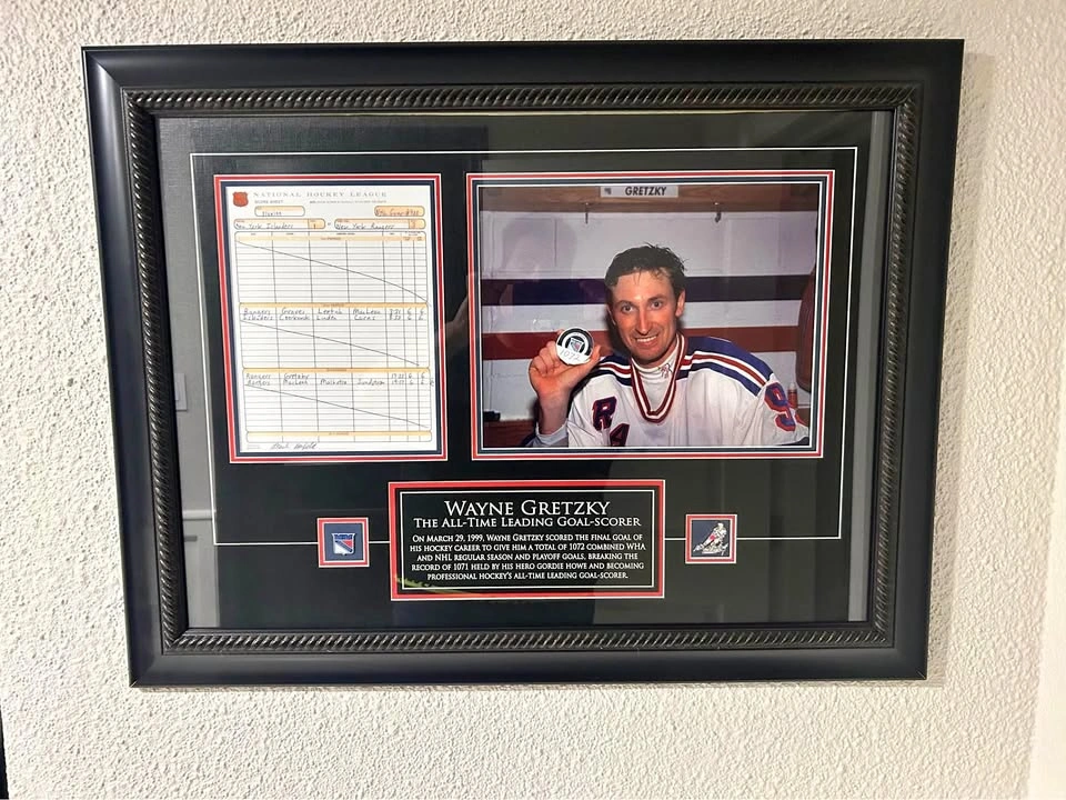 Wayne Gretzky Framed Final Goal Memorabilia Set