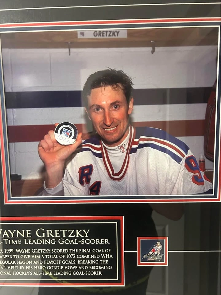 Wayne Gretzky Framed Final Goal Memorabilia Set - photo 2