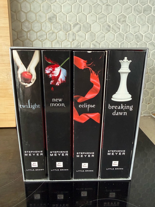 Stephenie Meyer Twilight Series Box Set - photo 2