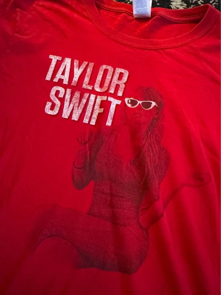 Taylor Swift - Red Tour shirt - L - photo 2