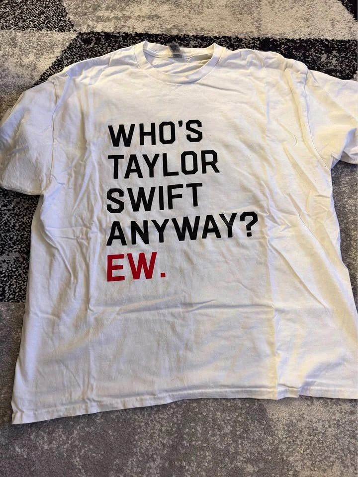 Taylor Swift shirt - XL
