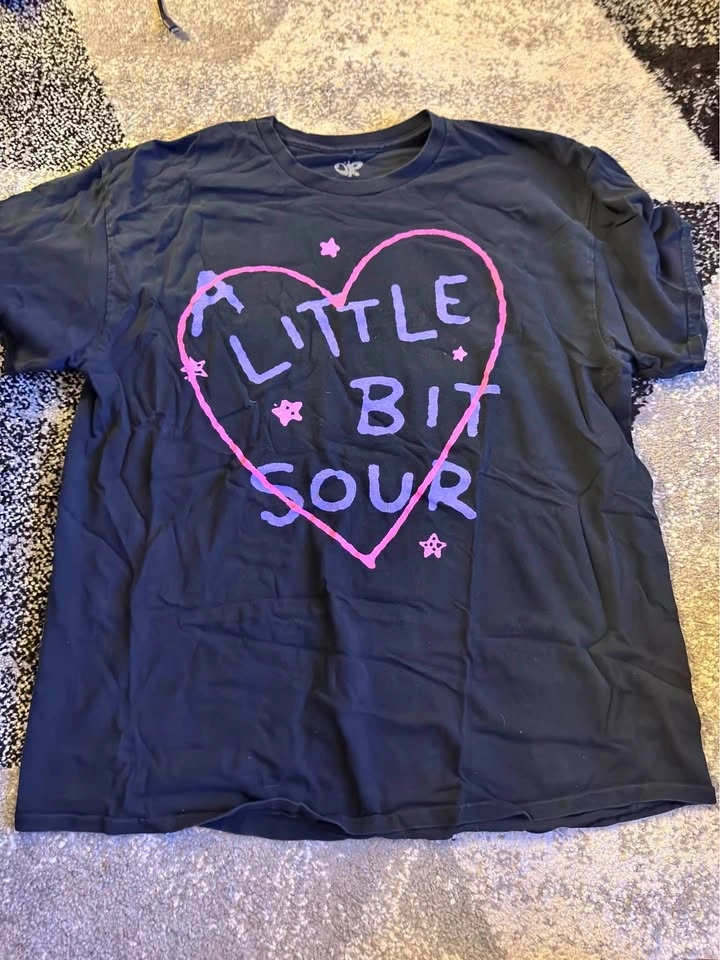 Olivia Rodrigo Sour Tour shirt - XL