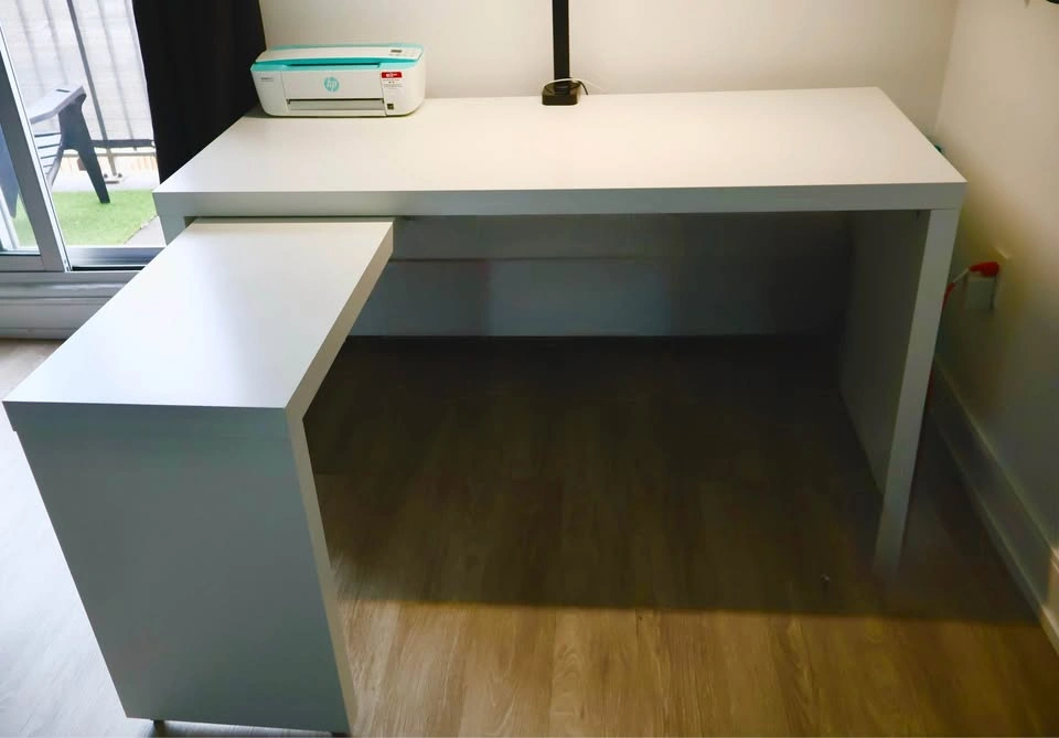 IKEA MALM Desk with Pull-Out Panel – White – Excellent Condition - photo 3