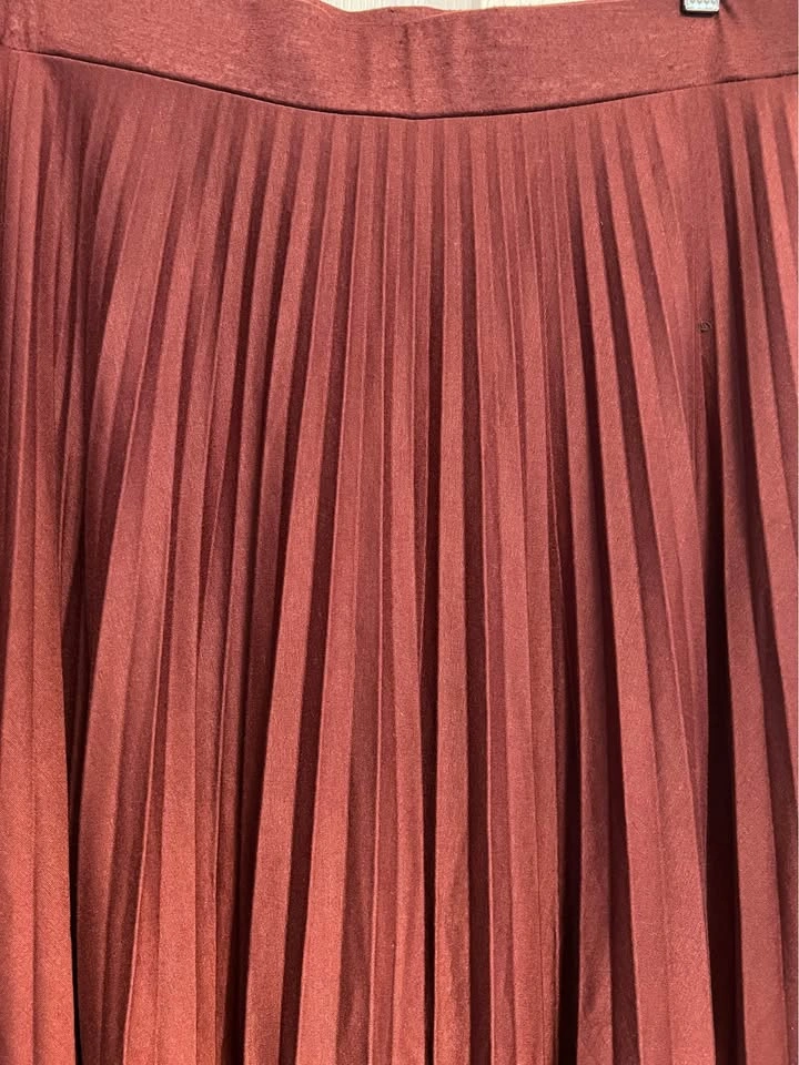 ⚽ Maroon Pleated Skirt- New - photo 3