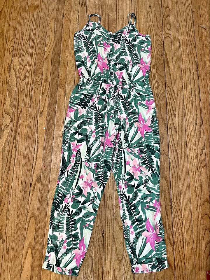 ⚽ Floral Jumpsuit