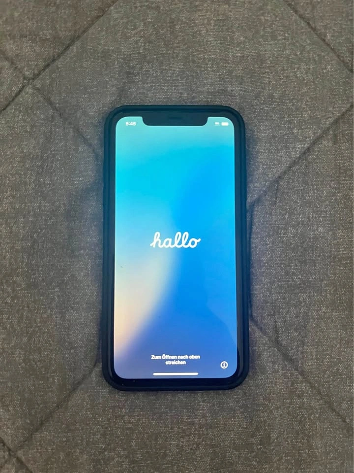 iphone XR 64GB (cracked back)