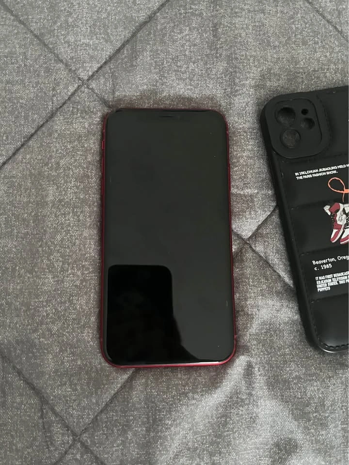 iphone XR 64GB (cracked back) - photo 4