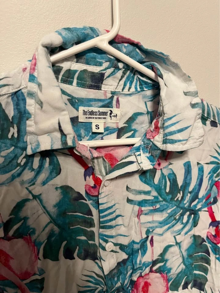 Men’s Size S Light Beach Shirt - photo 2