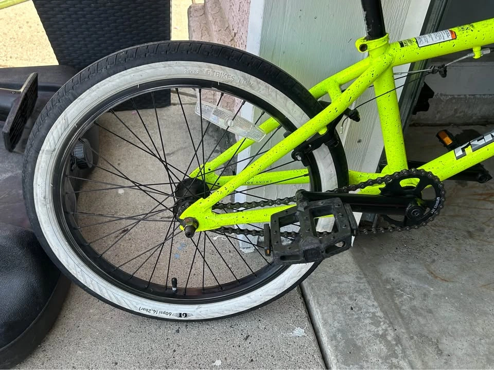 GT Bikes Performer Neon Yellow BMX Bike - photo 3