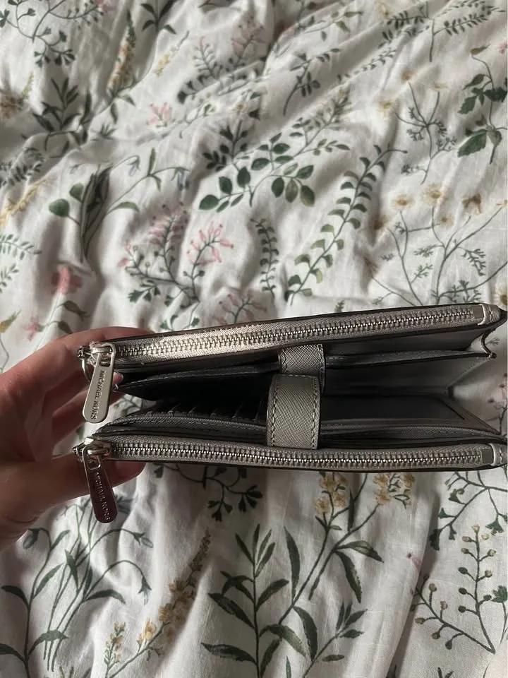 Michael Kors Travel Wallet - photo 3