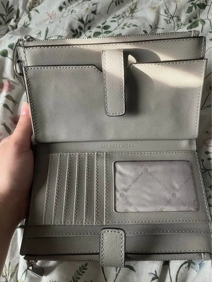 Michael Kors Travel Wallet - photo 4