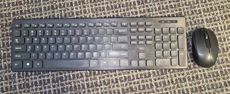 Wireless keyboard mouse combo