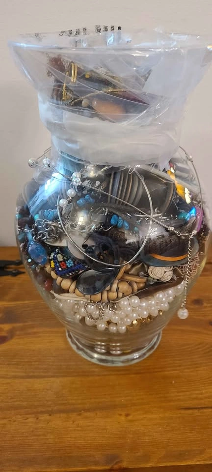 Huge Jewelry Lot in Glass Jars - photo 3