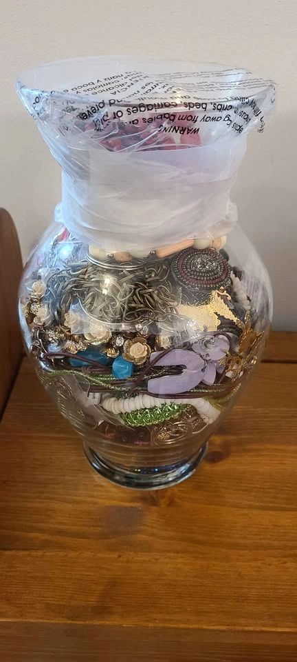 Huge Jewelry Lot in Glass Jars - photo 4