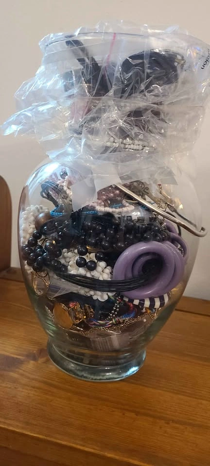 Huge Lot of Jewelry in Glass Jars - photo 4