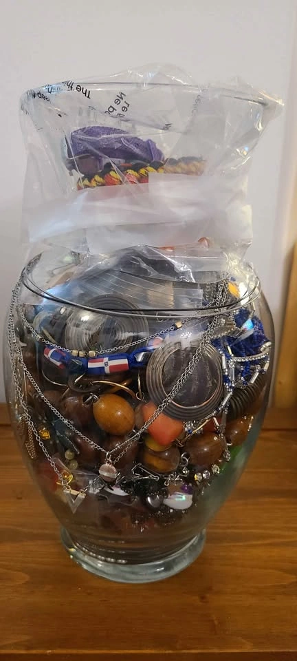 Huge Lot of Jewelry in Glass Jars - photo 5