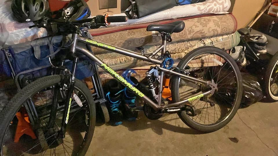 Full suspension mountain bike