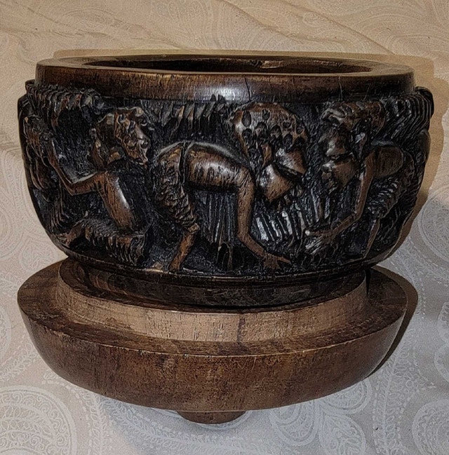 African carved hardwood bowl with lid - photo 2
